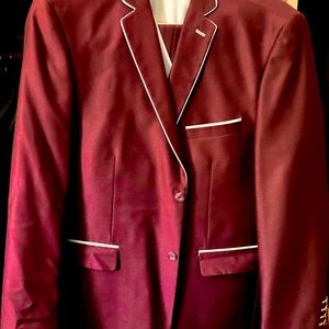 Men’s three suit in new condition size 50 Long.